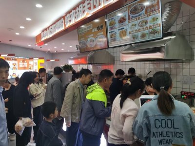 做餐饮小地方没有市场？！看贵州老板如何打爆餐饮小市场!